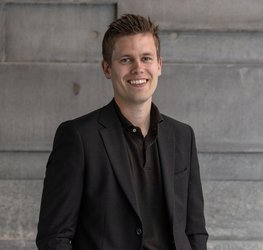 Arnar Sveinn Harðarson